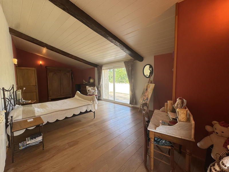 Maison - 325 m² - 11 pièces