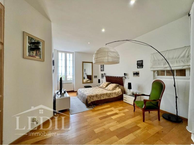 Maison de maîtres - 290 m² - 6 pièces