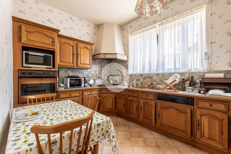 Maison - 187 m² - 8 pièces