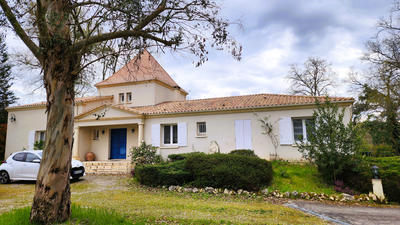 Maison - 218 m² - 8 pièces