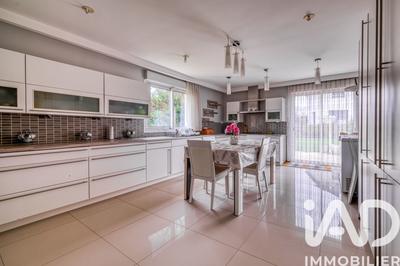 Maison - 220 m² - 6 pièces