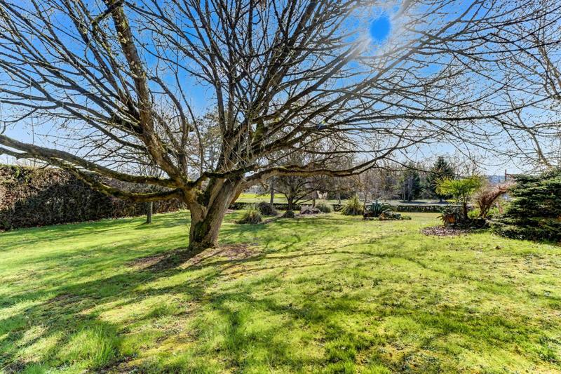 Propriété - 330 m² - 6 pièces