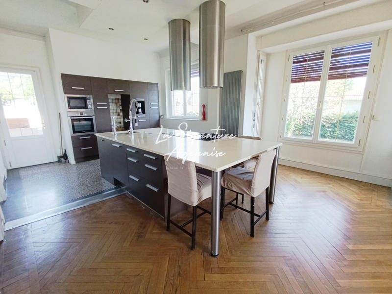 Maison - 217 m² - 7 pièces