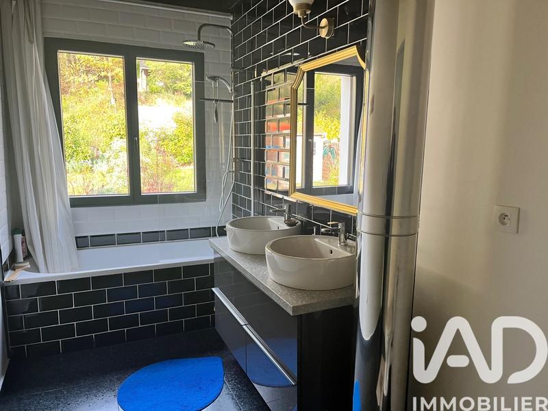 Maison - 170 m² - 8 pièces