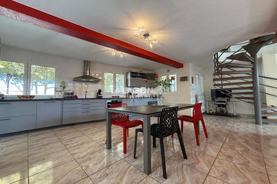 Maison - 236 m² - 4 pièces