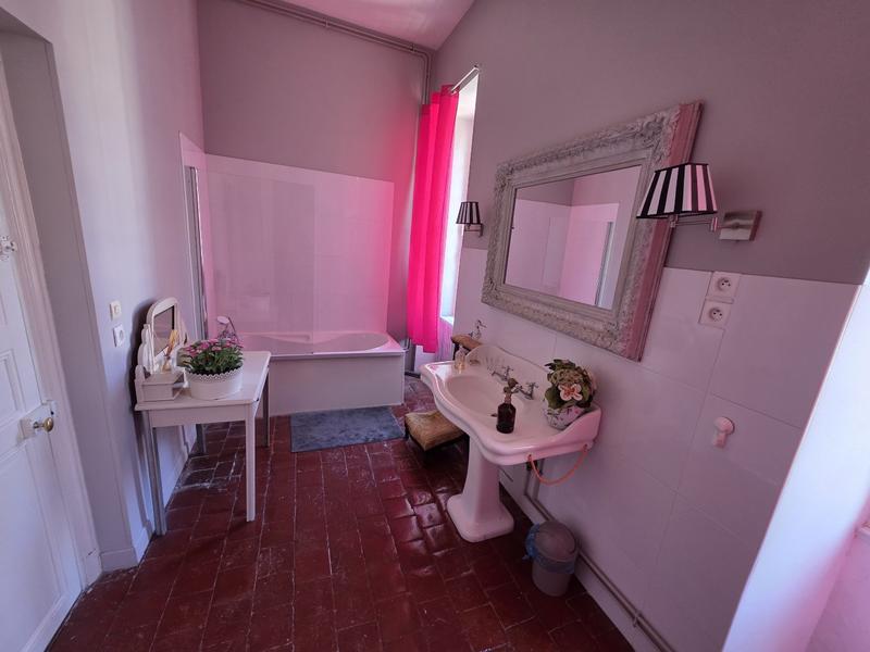 Maison - 303 m² - 7 pièces