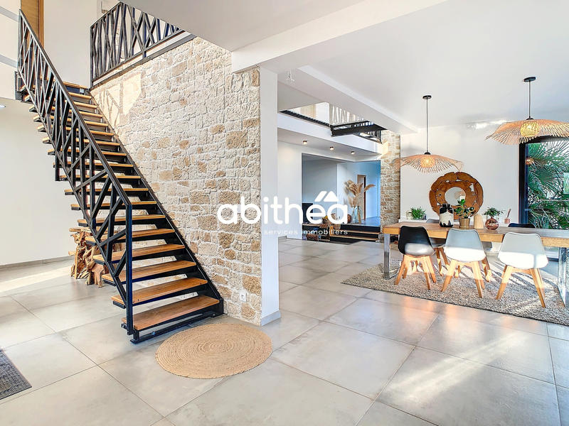 Maison - 281 m² - 11 pièces