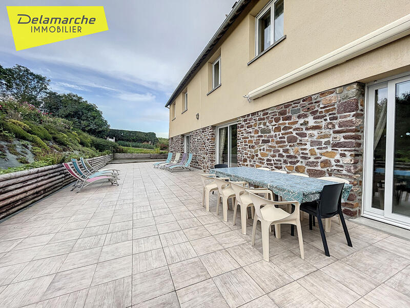 Maison - 221 m² - 8 pièces