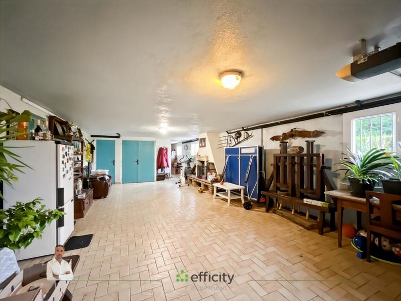 Pavillon - 196 m² - 8 pièces