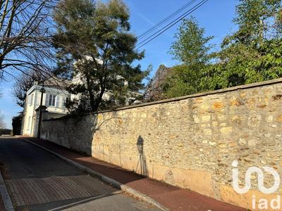 Maison - 238 m² - 9 pièces