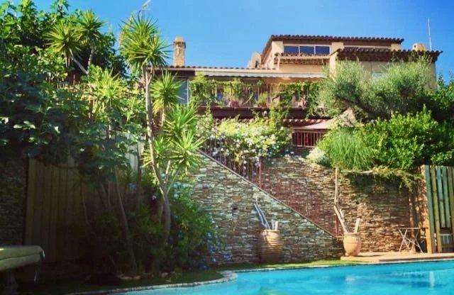 Maison - 240 m² - 7 pièces