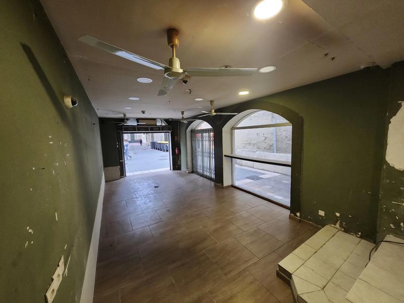 Local commercial - 149 m² - 8 pièces