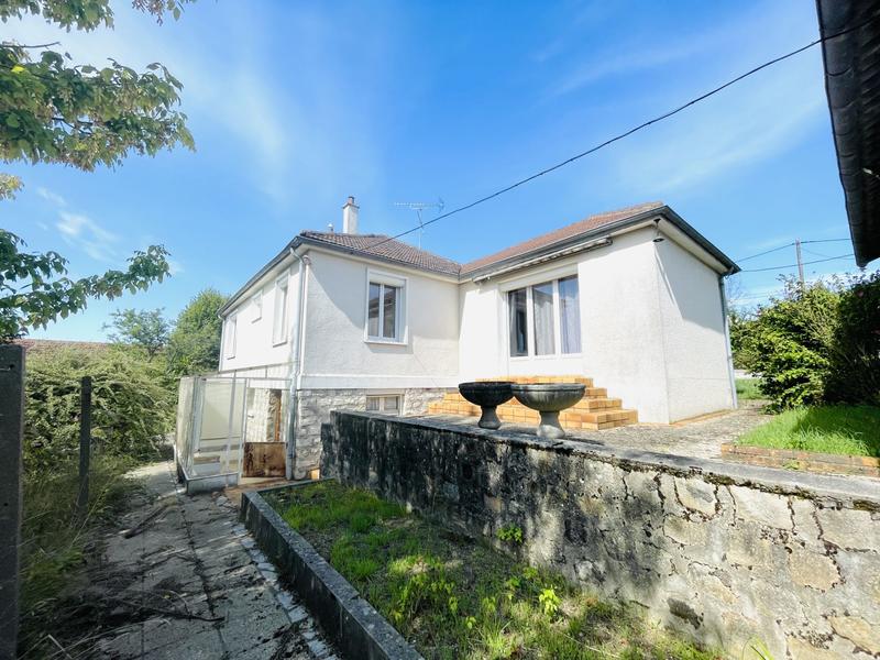 Maison - 90 m² - 5 pièces