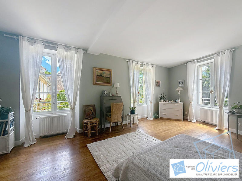 Maison - 312 m² - 11 pièces