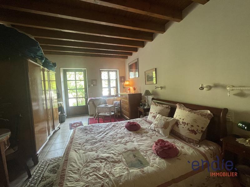 Maison - 230 m² - 10 pièces