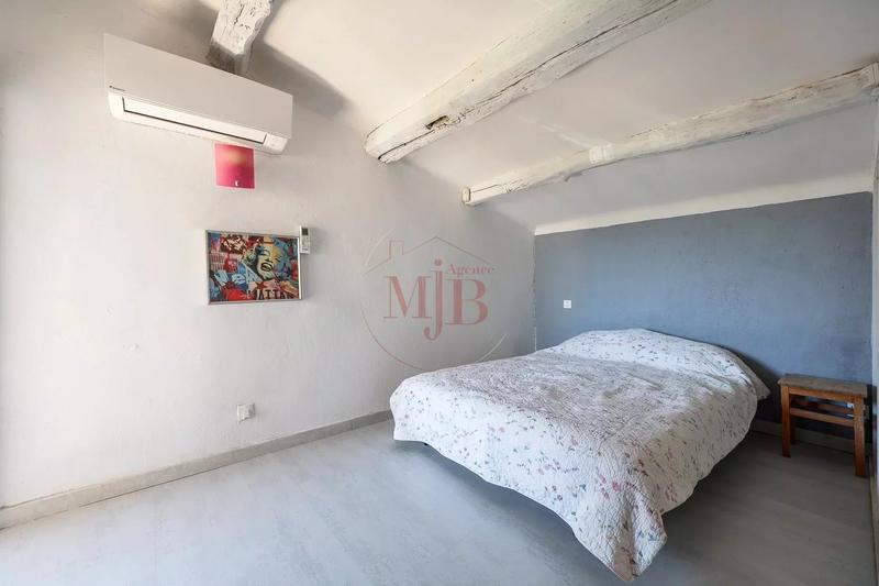 Maison - 256 m² - 8 pièces