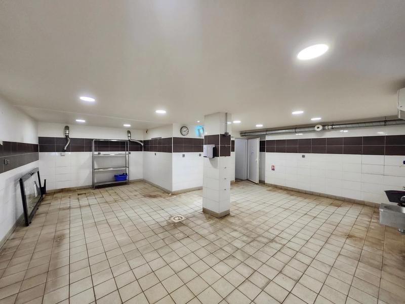 Local commercial - 180 m² - 6 pièces