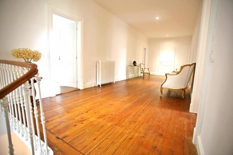 Maison de maîtres - 331 m² - 9 pièces