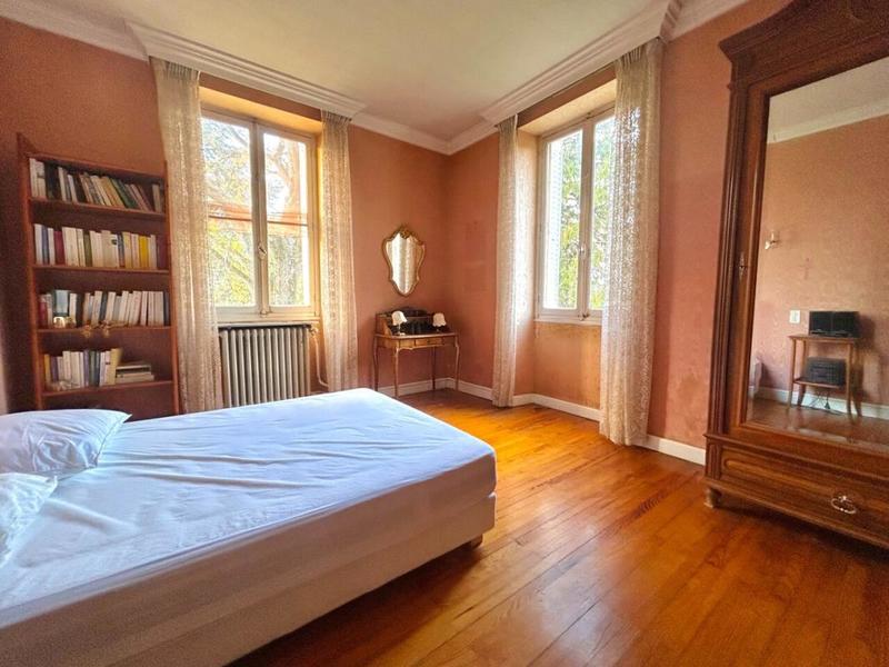 Maison de maîtres - 250 m² - 8 pièces