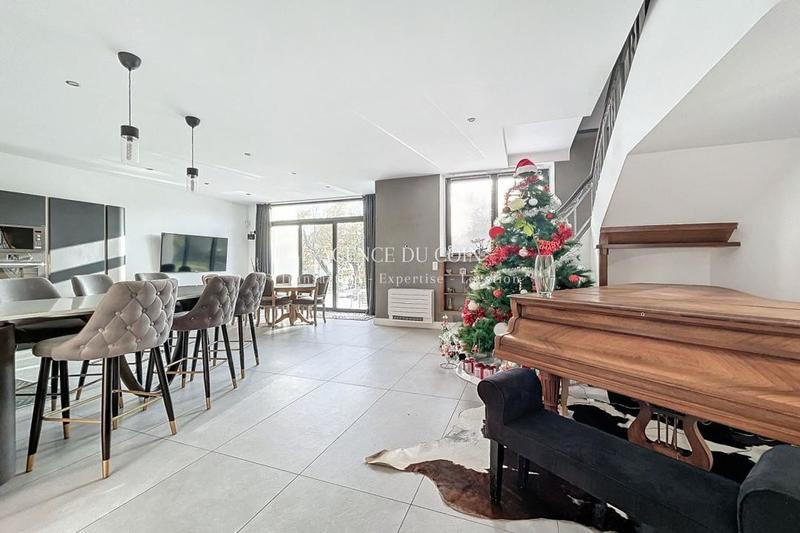 Villa - 324 m² - 6 pièces