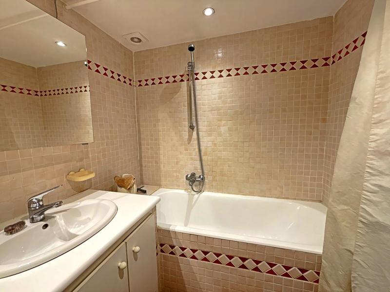 Maison - 250 m² - 8 pièces