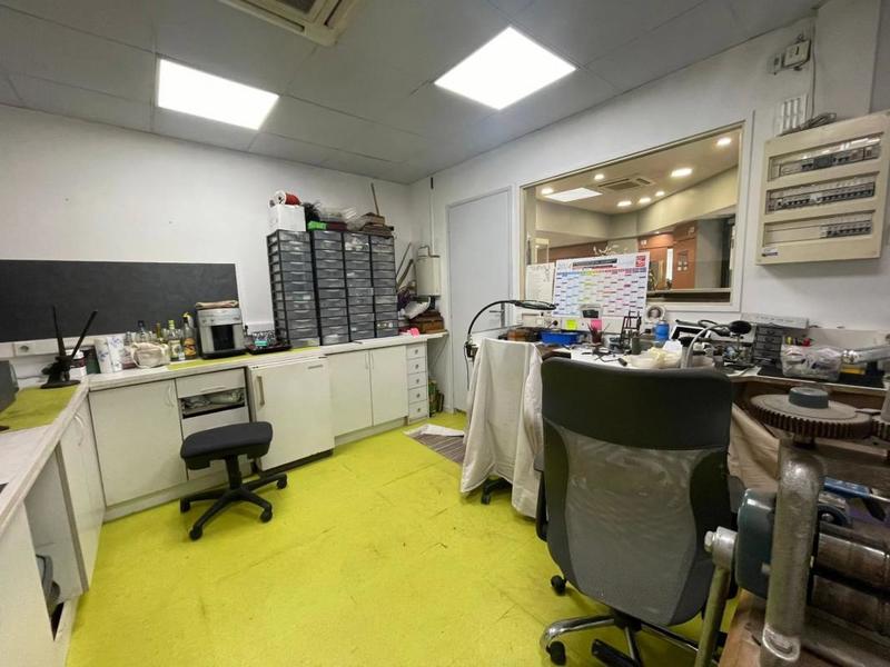 Local commercial - 66 m² - 4 pièces