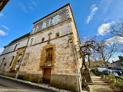 Maison - 567 m² - 22 pièces