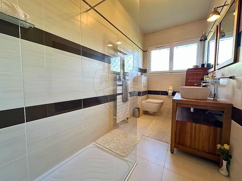 Maison - 145 m² - 7 pièces