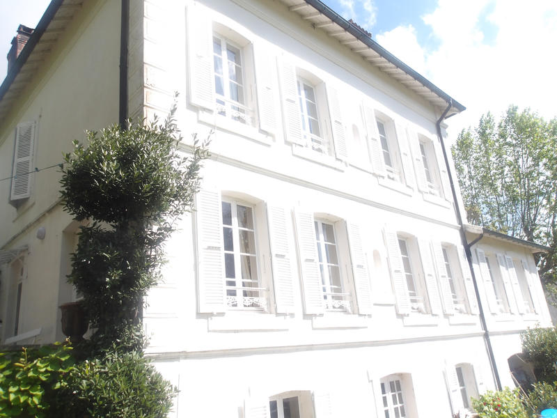 Propriété - 250 m² - 12 pièces