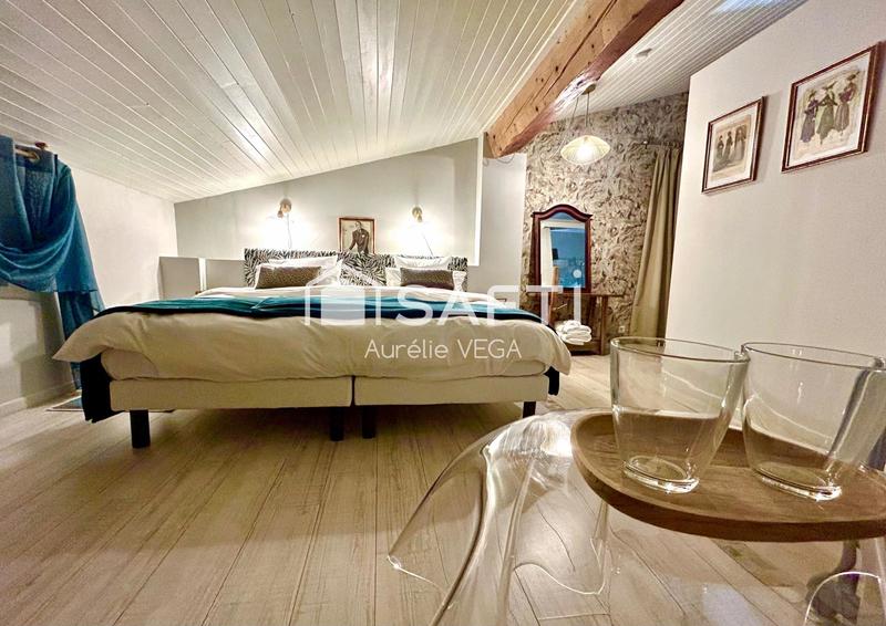 Maison - 308 m² - 12 pièces