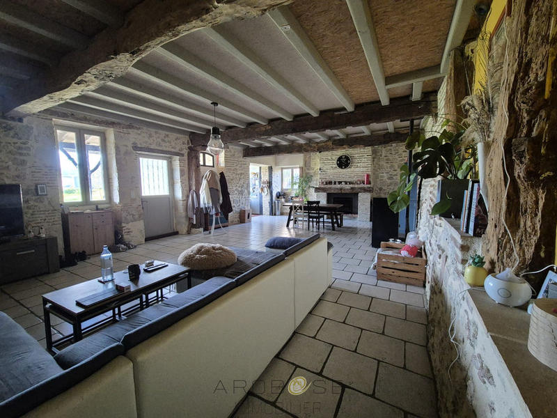 Maison en pierre - 185 m² - 6 pièces