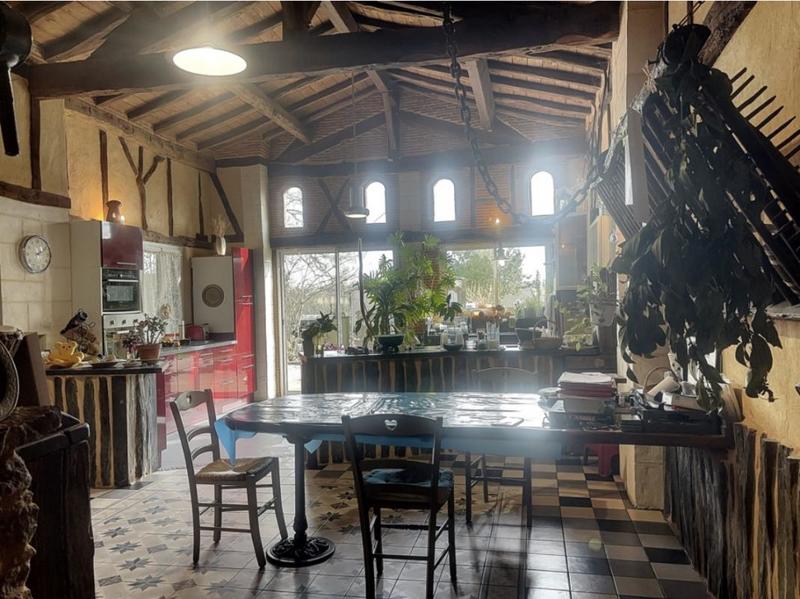 Maison - 250 m² - 9 pièces