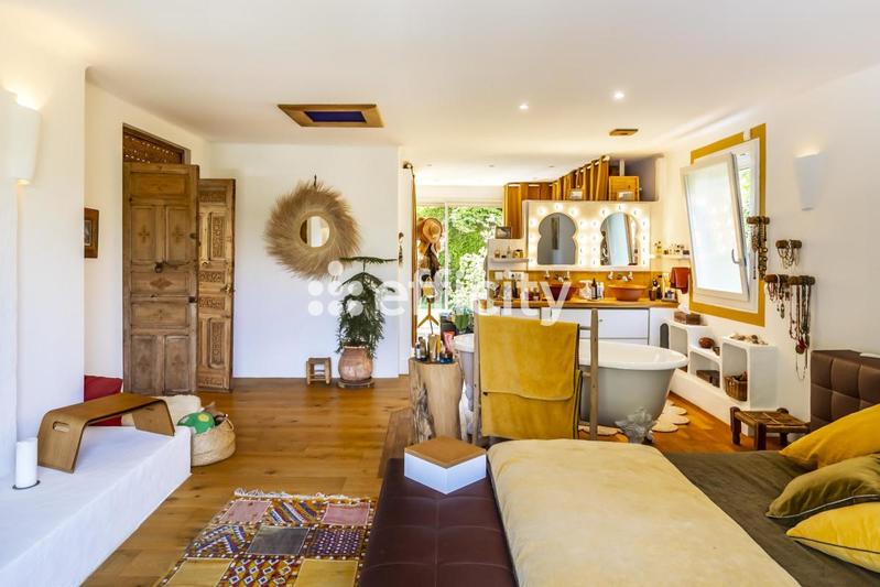 Pavillon - 200 m² - 6 pièces