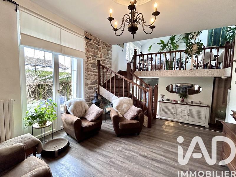 Maison - 243 m² - 8 pièces