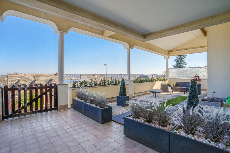 Maison - 350 m² - 12 pièces