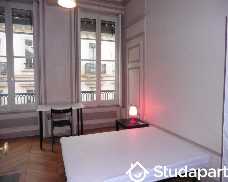 Chambre - 90 m² - 1 pièce