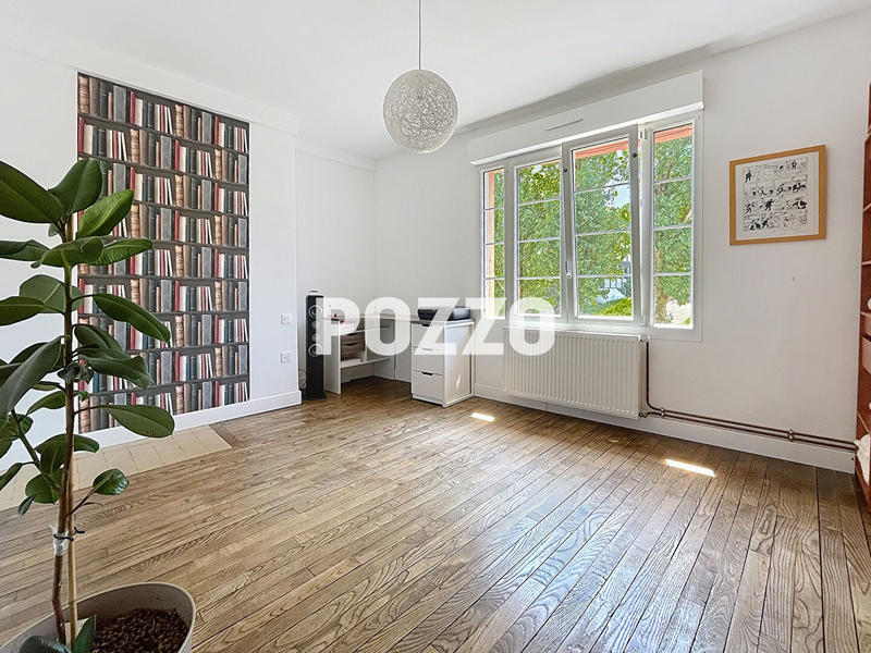 Maison - 104 m² - 8 pièces