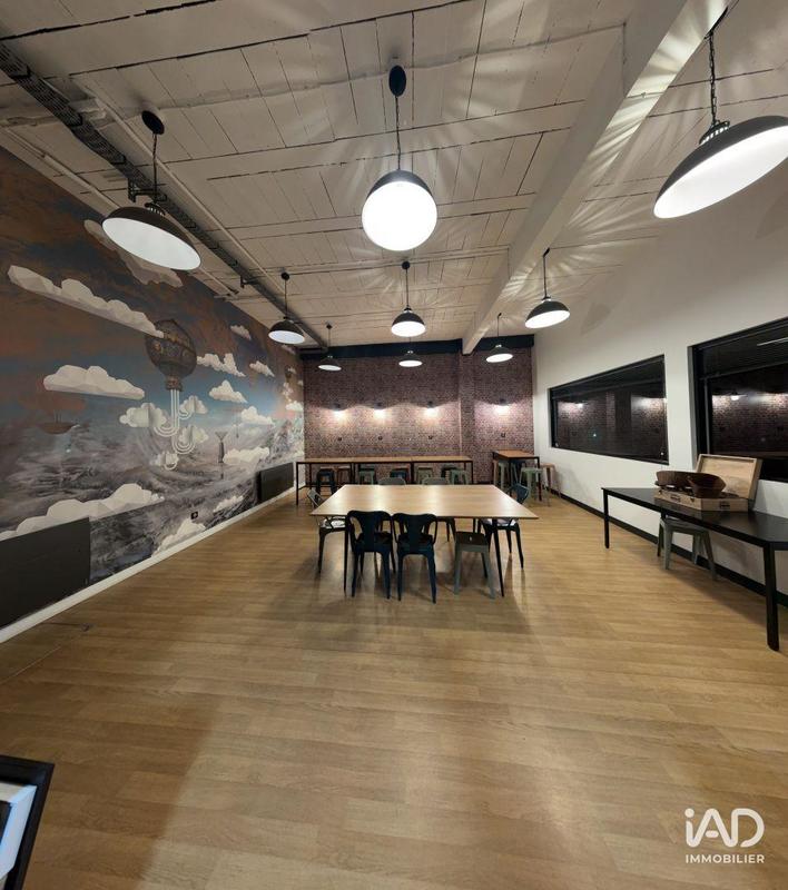 Local commercial - 592 m²