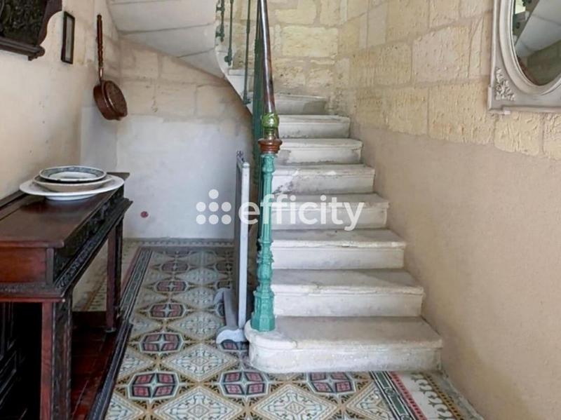 Maison - 352 m² - 9 pièces