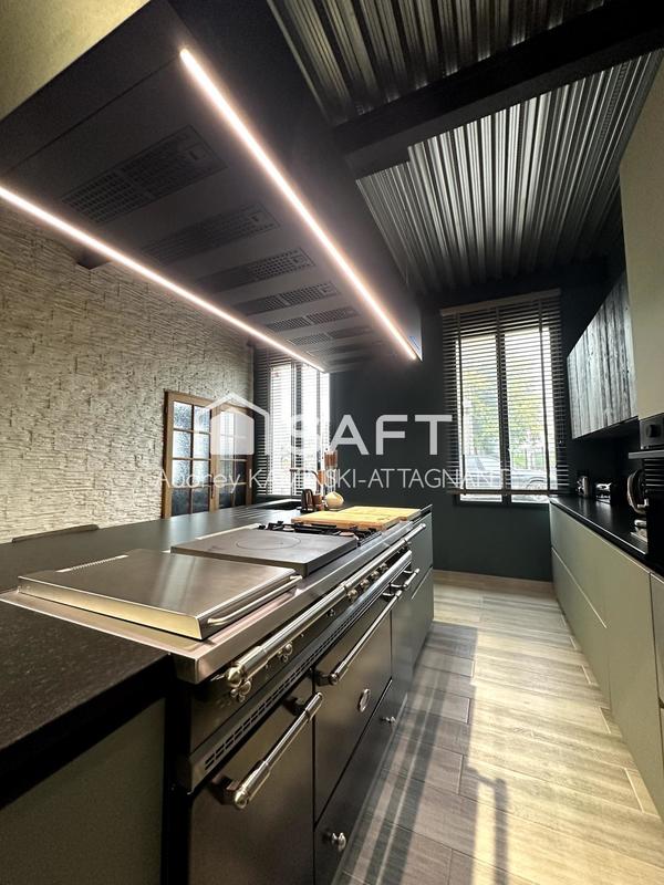 Maison - 268 m² - 9 pièces