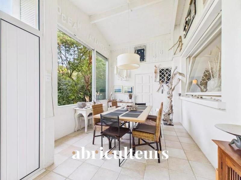 Villa - 174 m² - 10 pièces