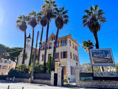 Demeure - 240 m² - 12 pièces