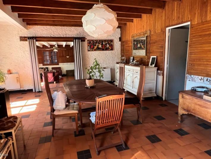 Maison chambre d'hôtes - 370 m² - 13 pièces