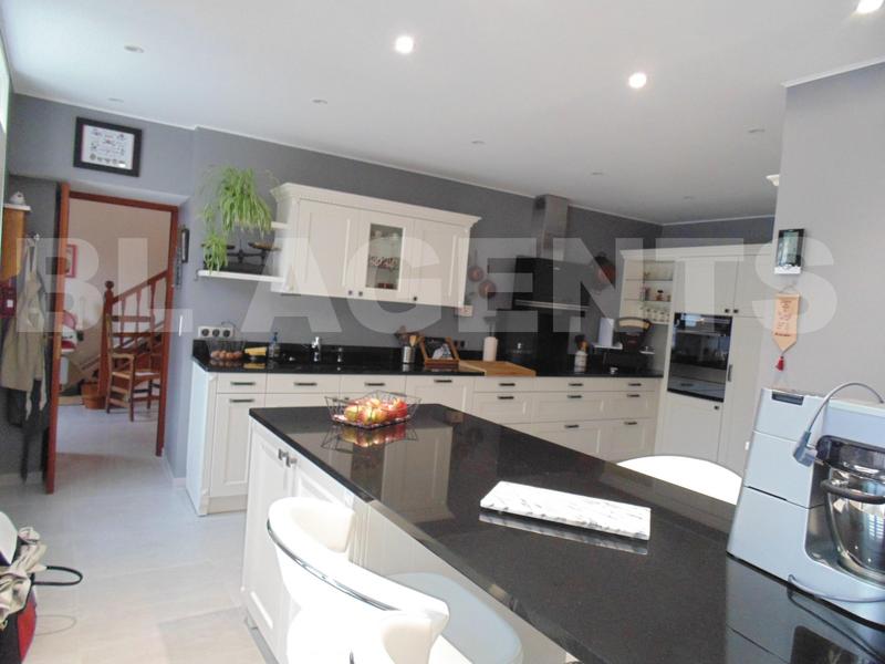 Propriété - 327 m² - 10 pièces