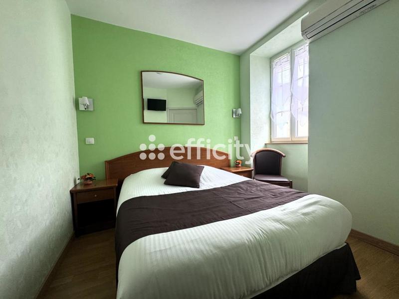 Maison - 355 m² - 13 pièces