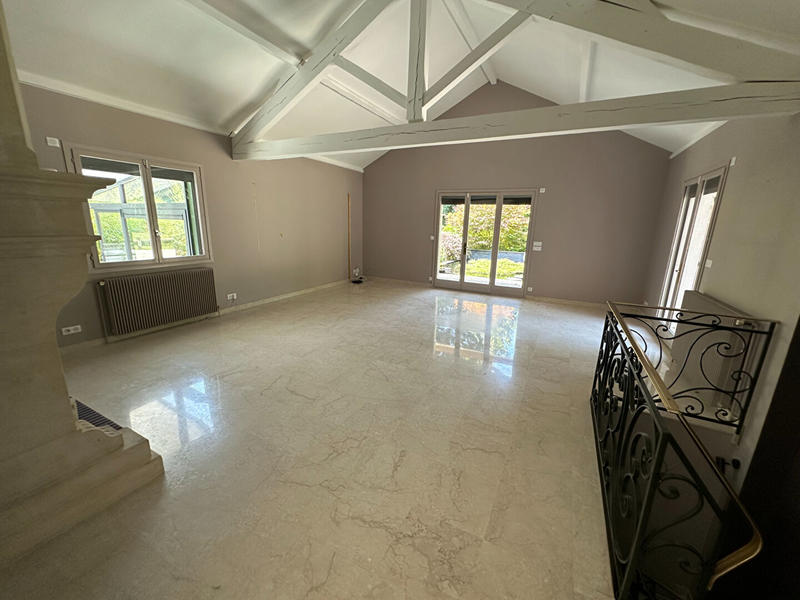 Maison - 307 m² - 9 pièces