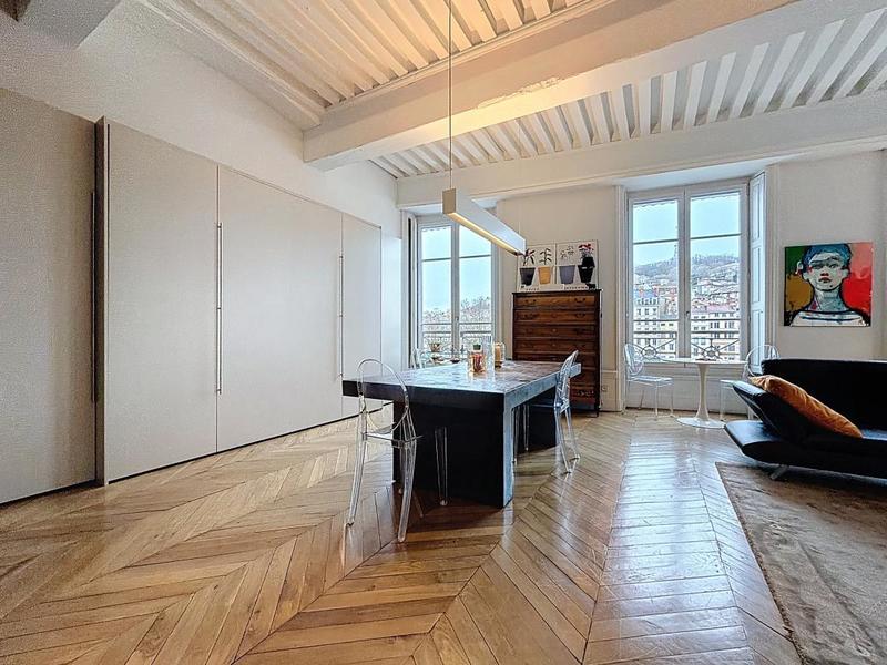 Appartement bourgeois - 107 m² - 3 pièces