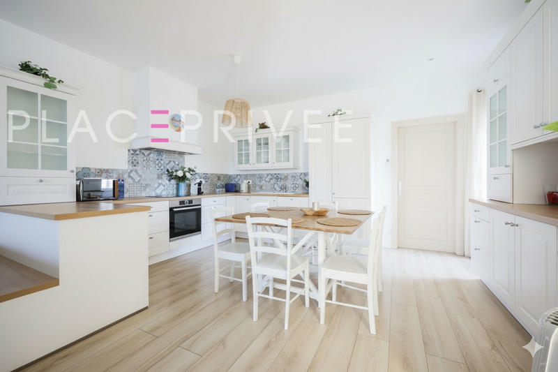 Maison - 200 m² - 6 pièces