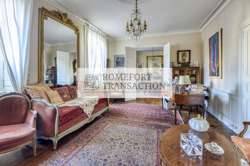 Maison - 214 m² - 10 pièces