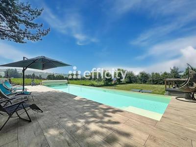 Maison - 243 m² - 5 pièces